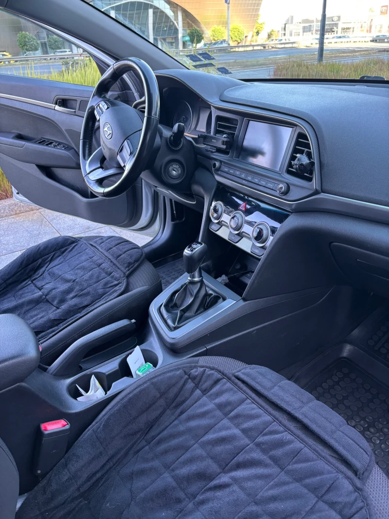Hyundai Elantra, снимка 12 - Автомобили и джипове - 52214364