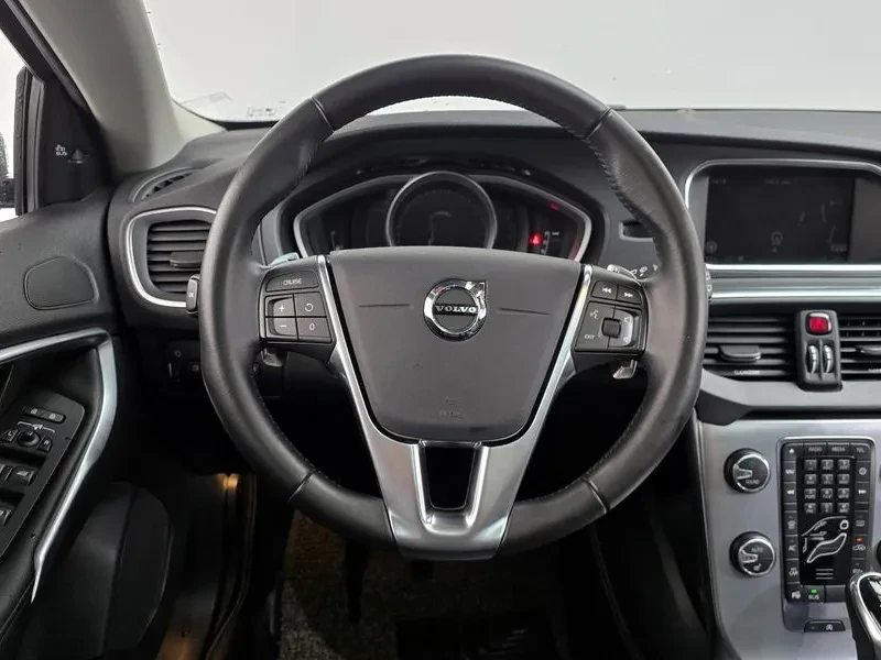 Volvo V40 2ND GENERATION, снимка 13 - Автомобили и джипове - 54930079