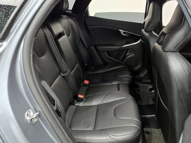 Volvo V40 2ND GENERATION, снимка 11 - Автомобили и джипове - 54930079