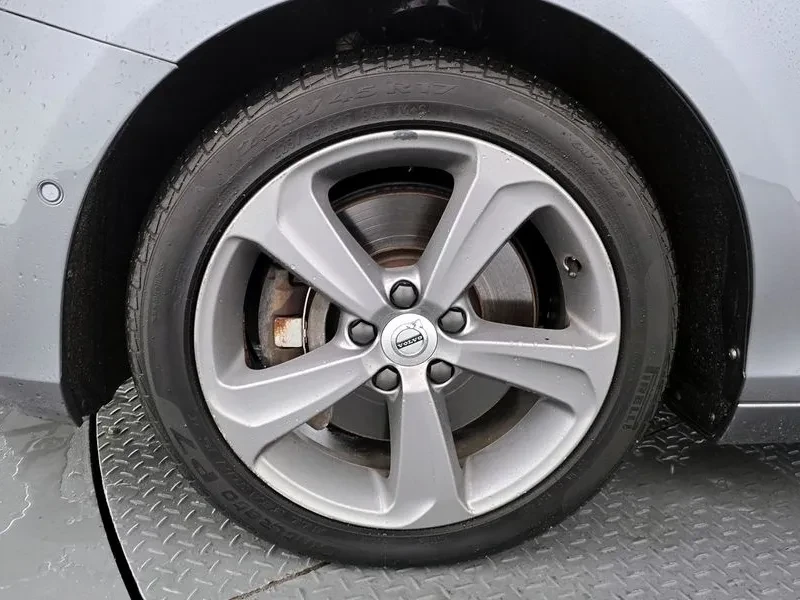 Volvo V40 2ND GENERATION, снимка 5 - Автомобили и джипове - 54930079