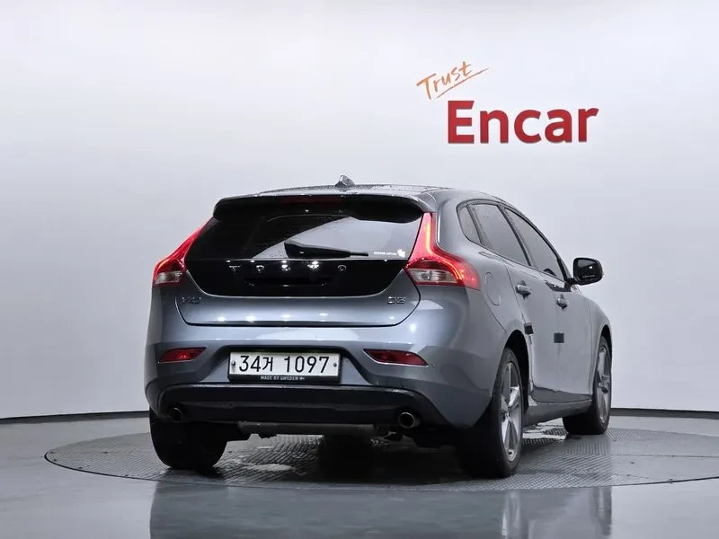 Volvo V40 2ND GENERATION, снимка 4 - Автомобили и джипове - 54930079