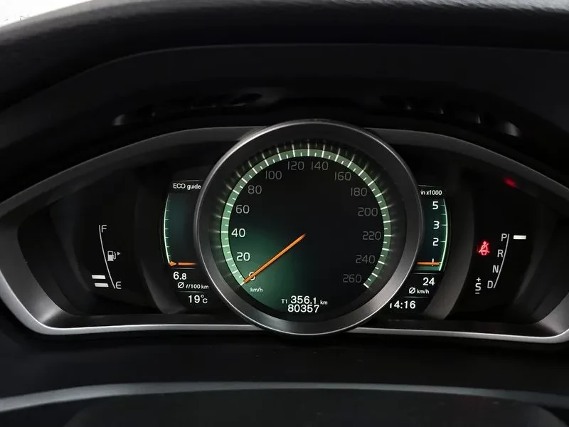 Volvo V40 2ND GENERATION, снимка 8 - Автомобили и джипове - 54930079