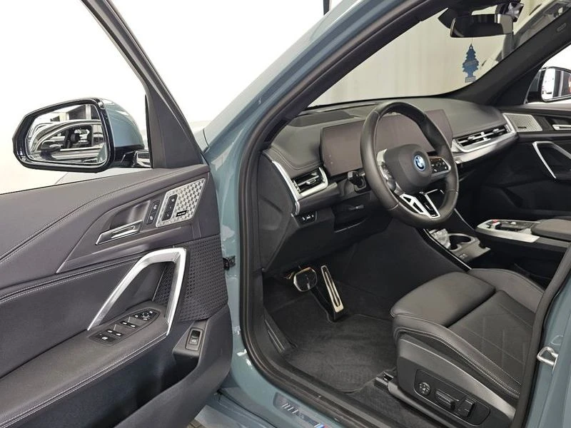BMW iX1 xDrive30/M-Sport/HarmanKardon, снимка 10 - Автомобили и джипове - 55873888