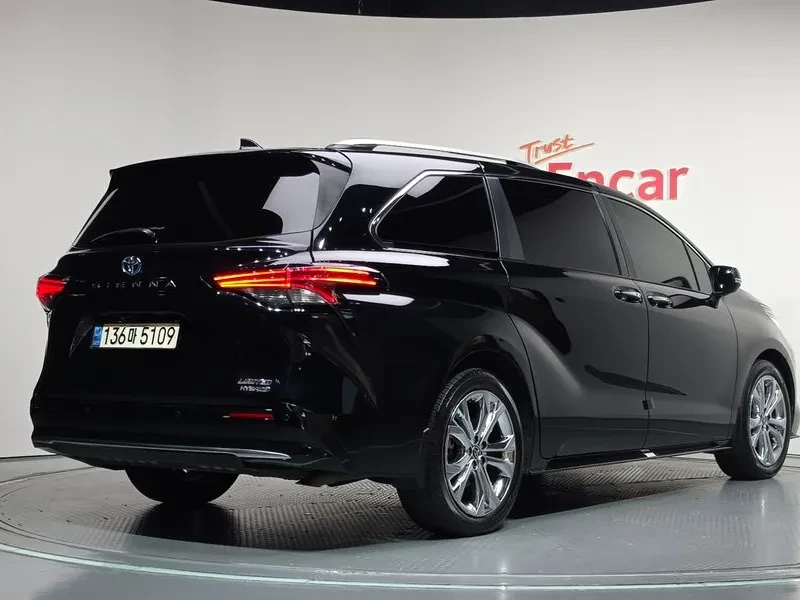 Toyota Sienna 4Th Generation 2.5 Hybrid 2Wd, снимка 2 - Автомобили и джипове - 56222707