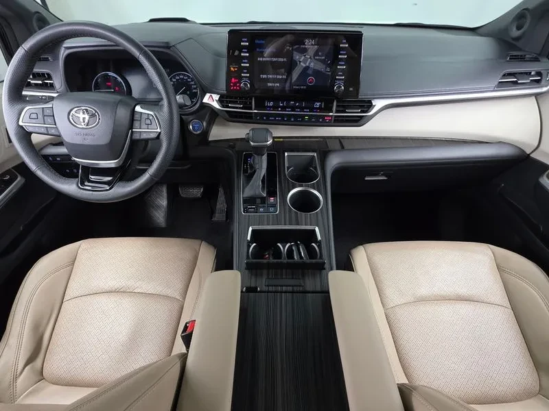Toyota Sienna 4Th Generation 2.5 Hybrid 2Wd, снимка 7 - Автомобили и джипове - 56222707