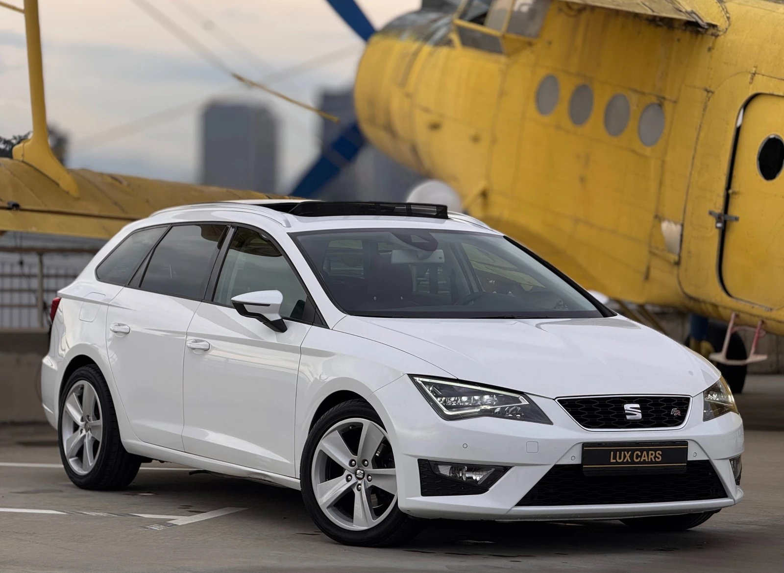 Seat Leon - FR-Matrix-Panorama-ACC-Lane ass-Navi-Ambient -, снимка 1