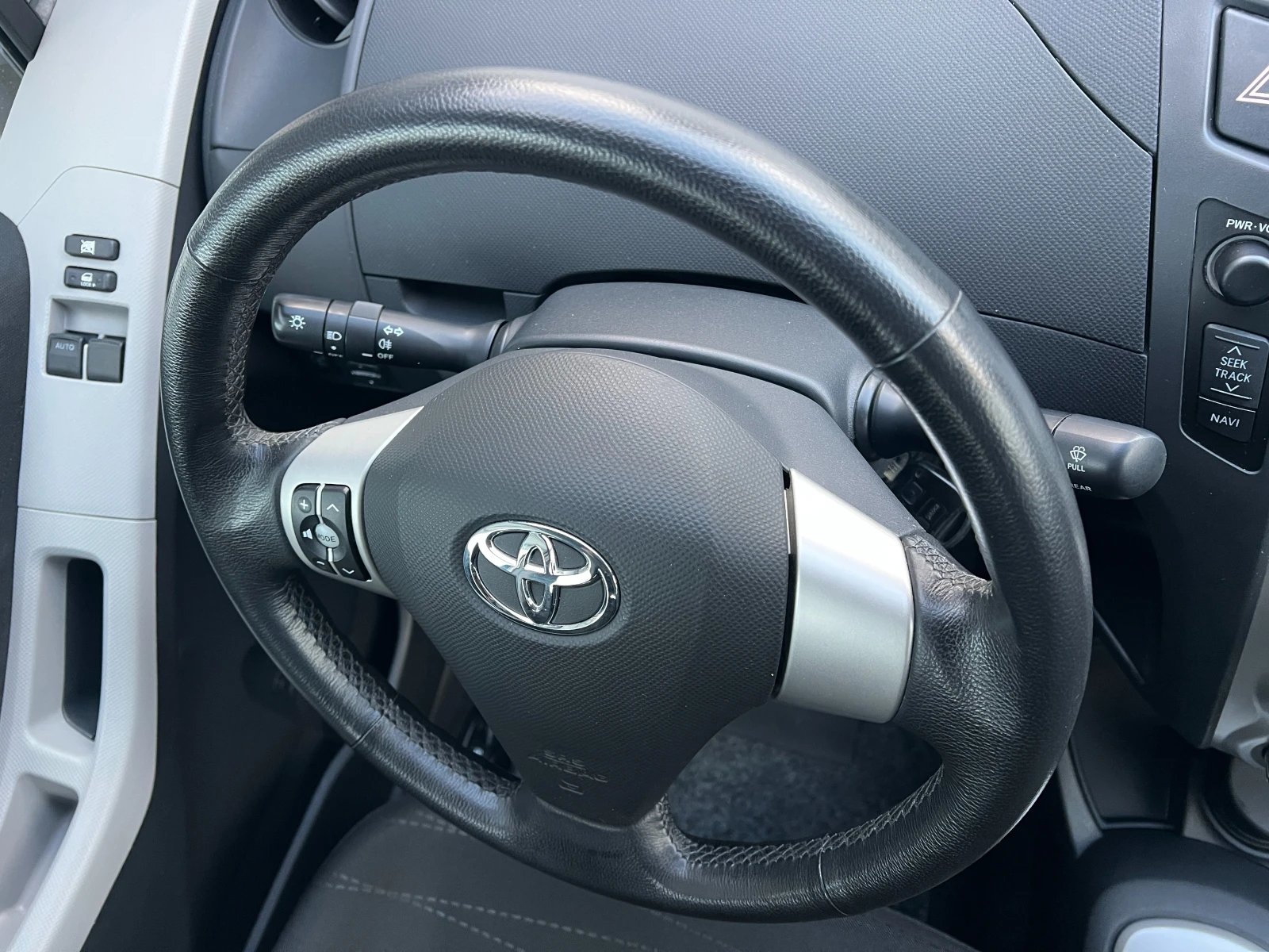 Toyota Yaris 1.3i Автоматик 28 000км 28 000км 28 000км - изображение 10