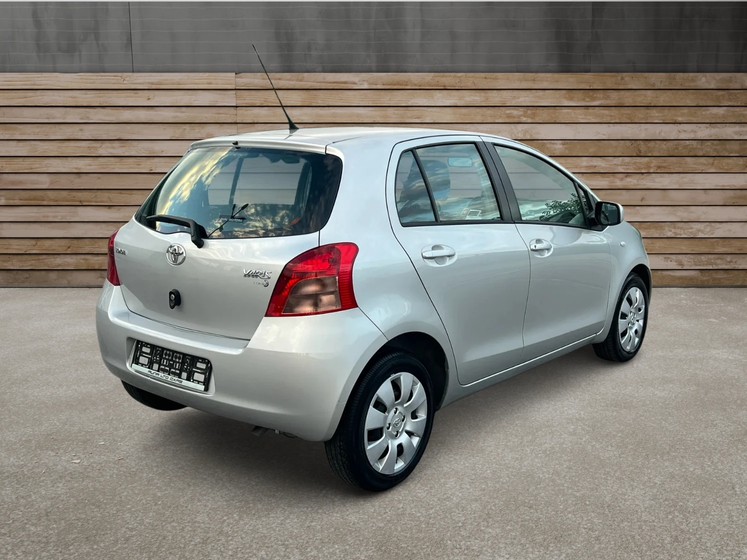 Toyota Yaris 1.3i Автоматик 28 000км 28 000км 28 000км - изображение 8