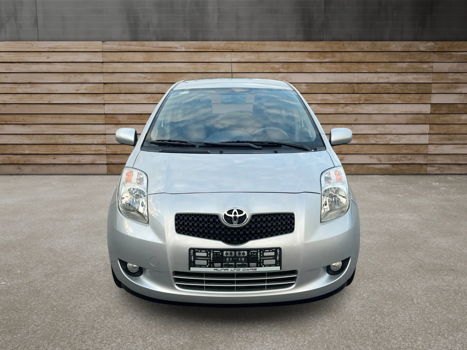 Toyota Yaris 1.3i Автоматик 28 000км 28 000км 28 000км - изображение 2