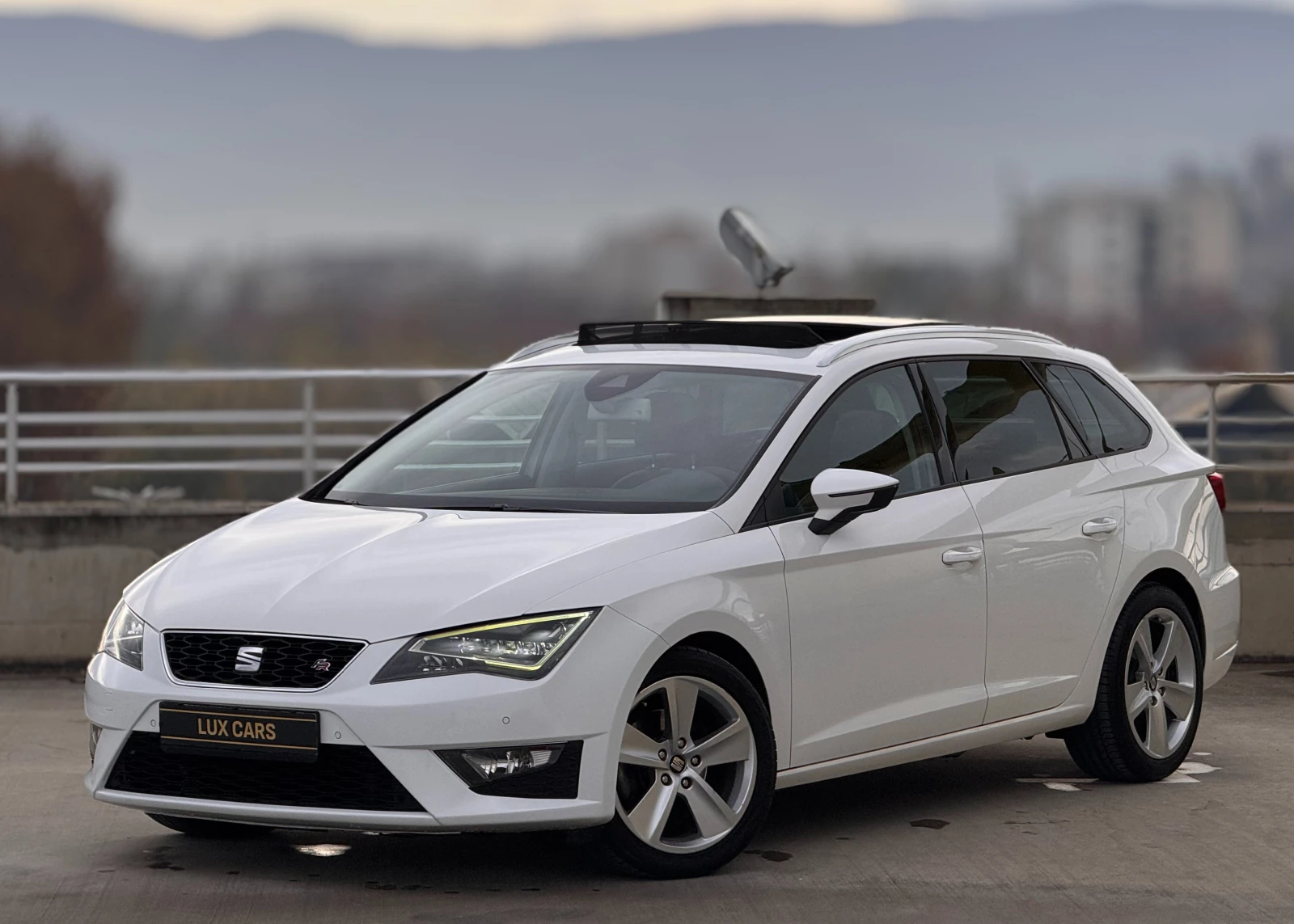 Seat Leon - FR-Matrix-Panorama-ACC-Lane ass-Navi-Ambient - | Mobile.bg   5