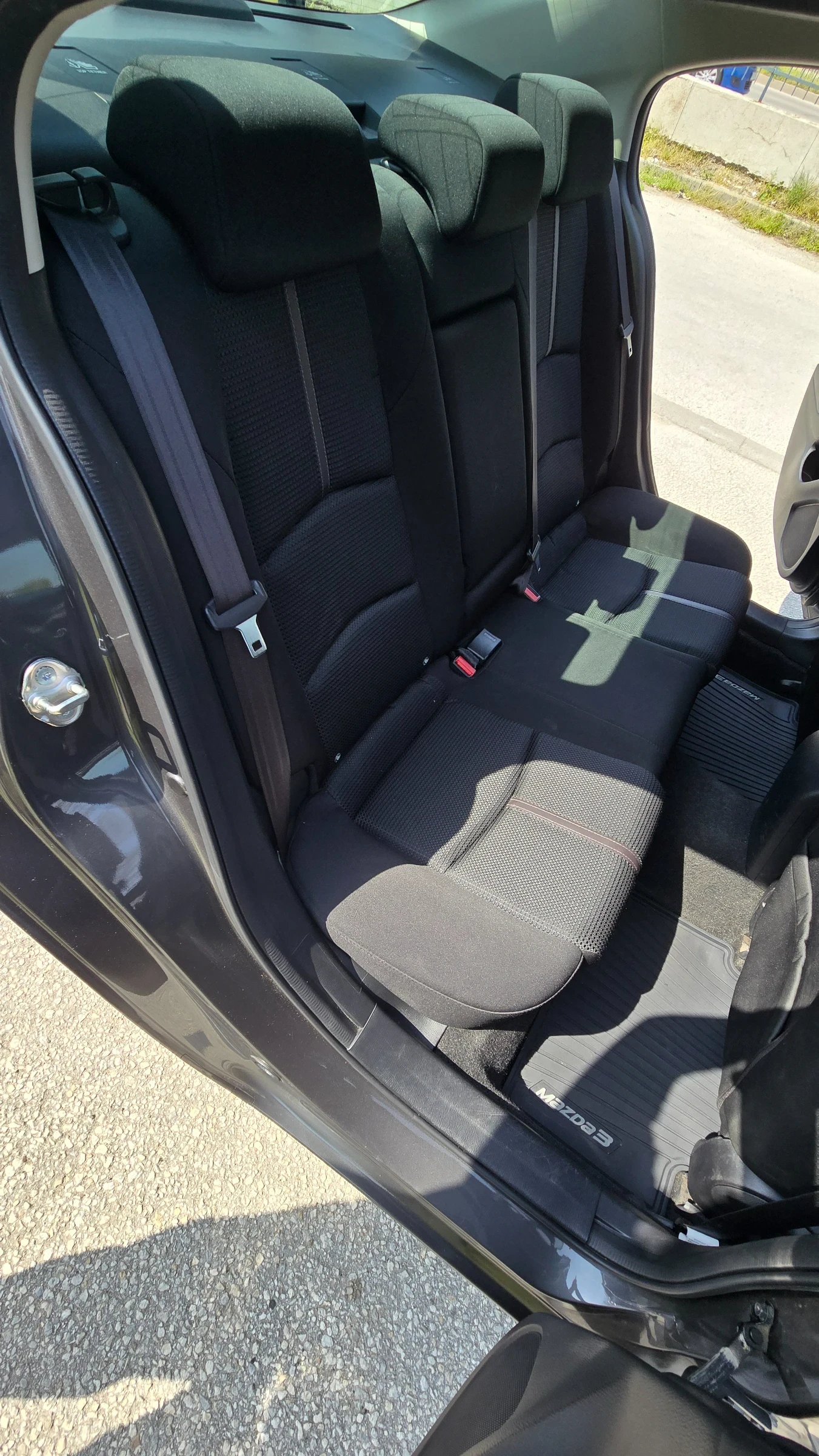 Mazda 3 Revolution , снимка 2 - Автомобили и джипове - 54184177