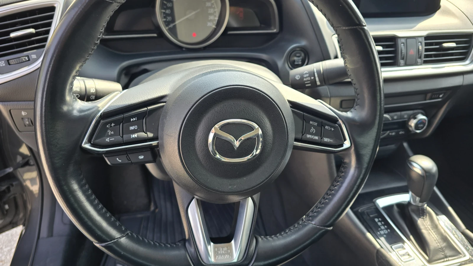 Mazda 3 Revolution , снимка 8 - Автомобили и джипове - 54184177