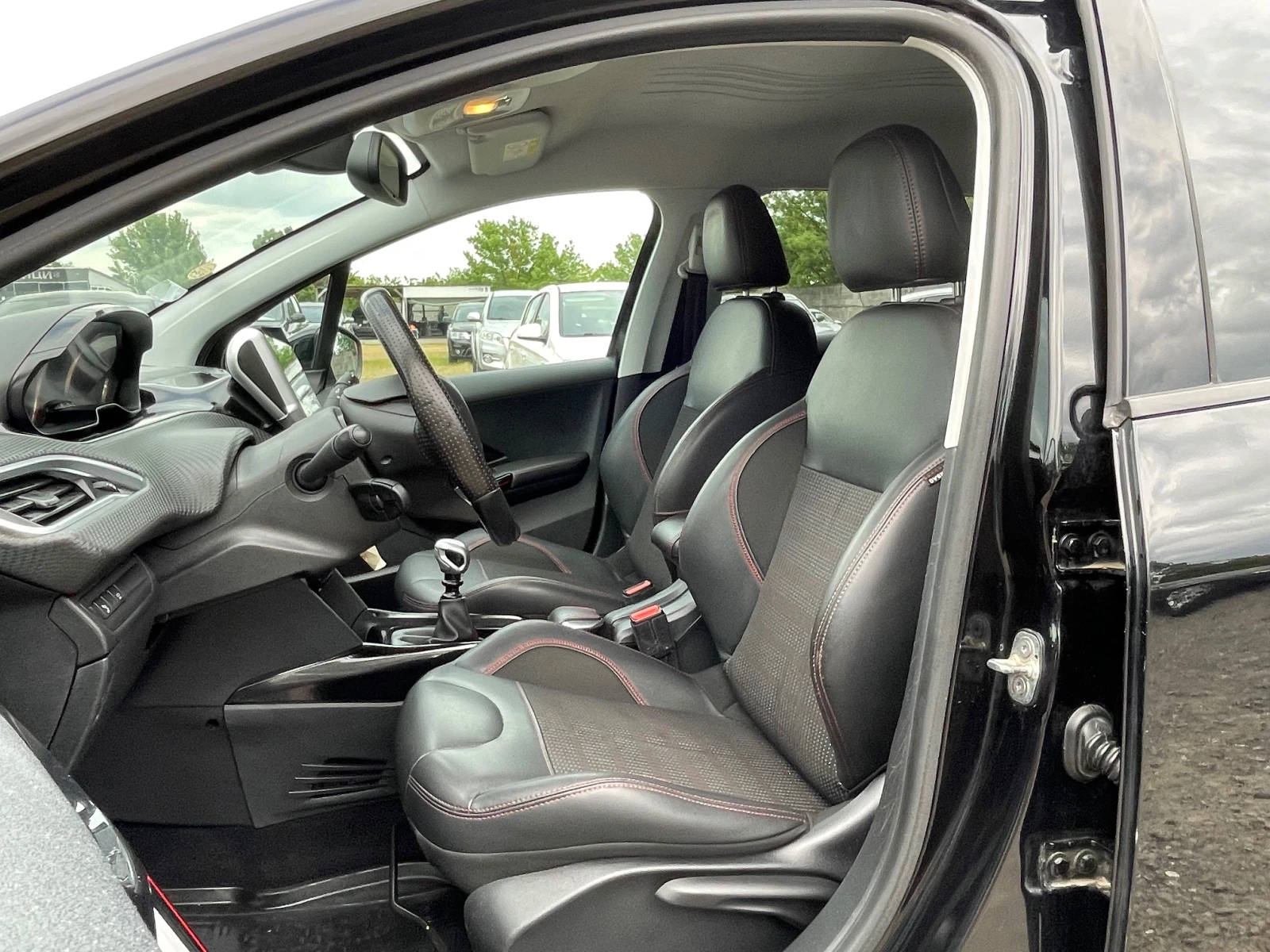 Peugeot 2008 GT-line Facelift 1.6HDi 120к.с 6-Speed EURO 6, снимка 10 - Автомобили и джипове - 54575685