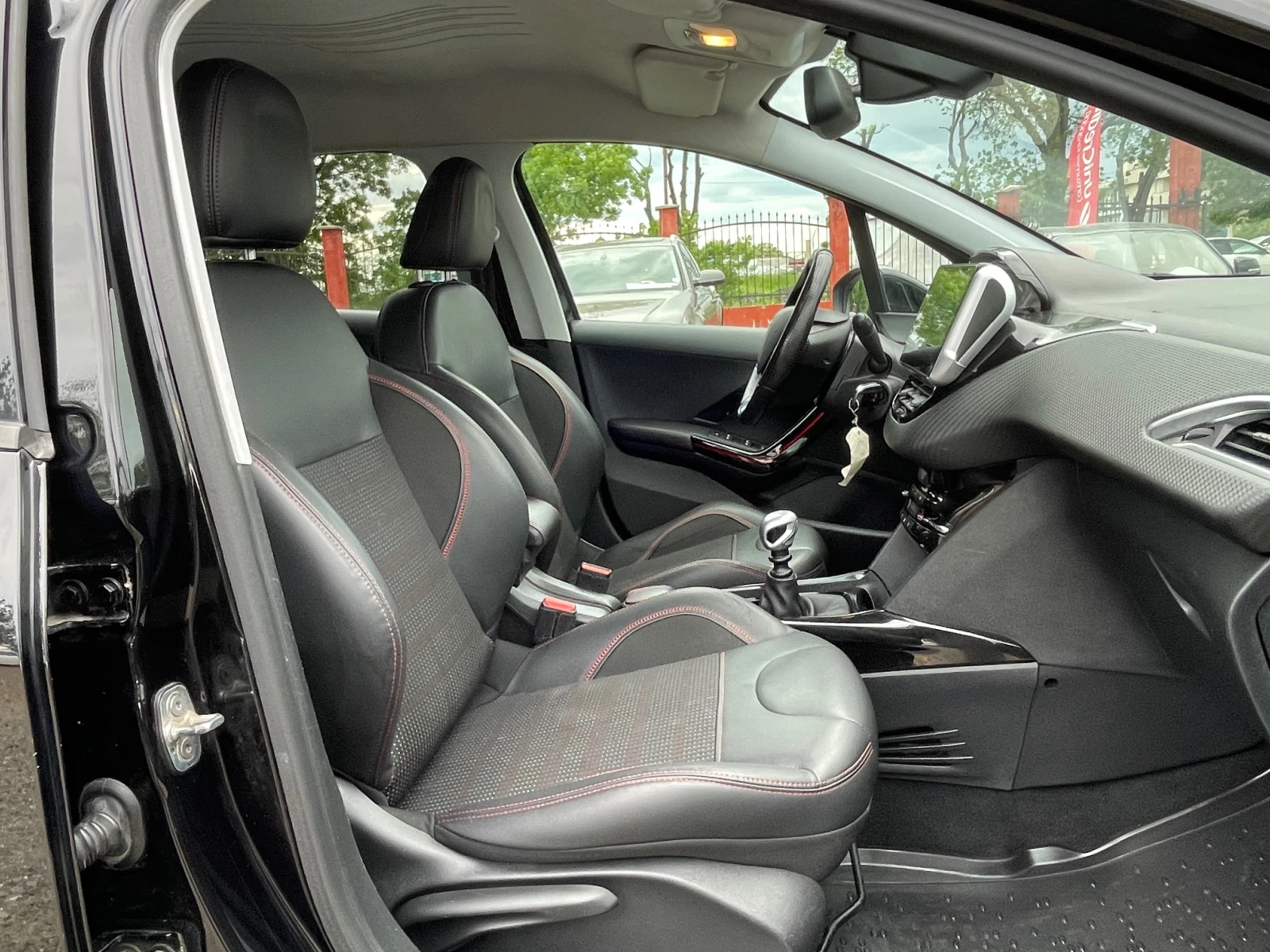Peugeot 2008 GT-line Facelift 1.6HDi 120к.с 6-Speed EURO 6, снимка 13 - Автомобили и джипове - 54575685