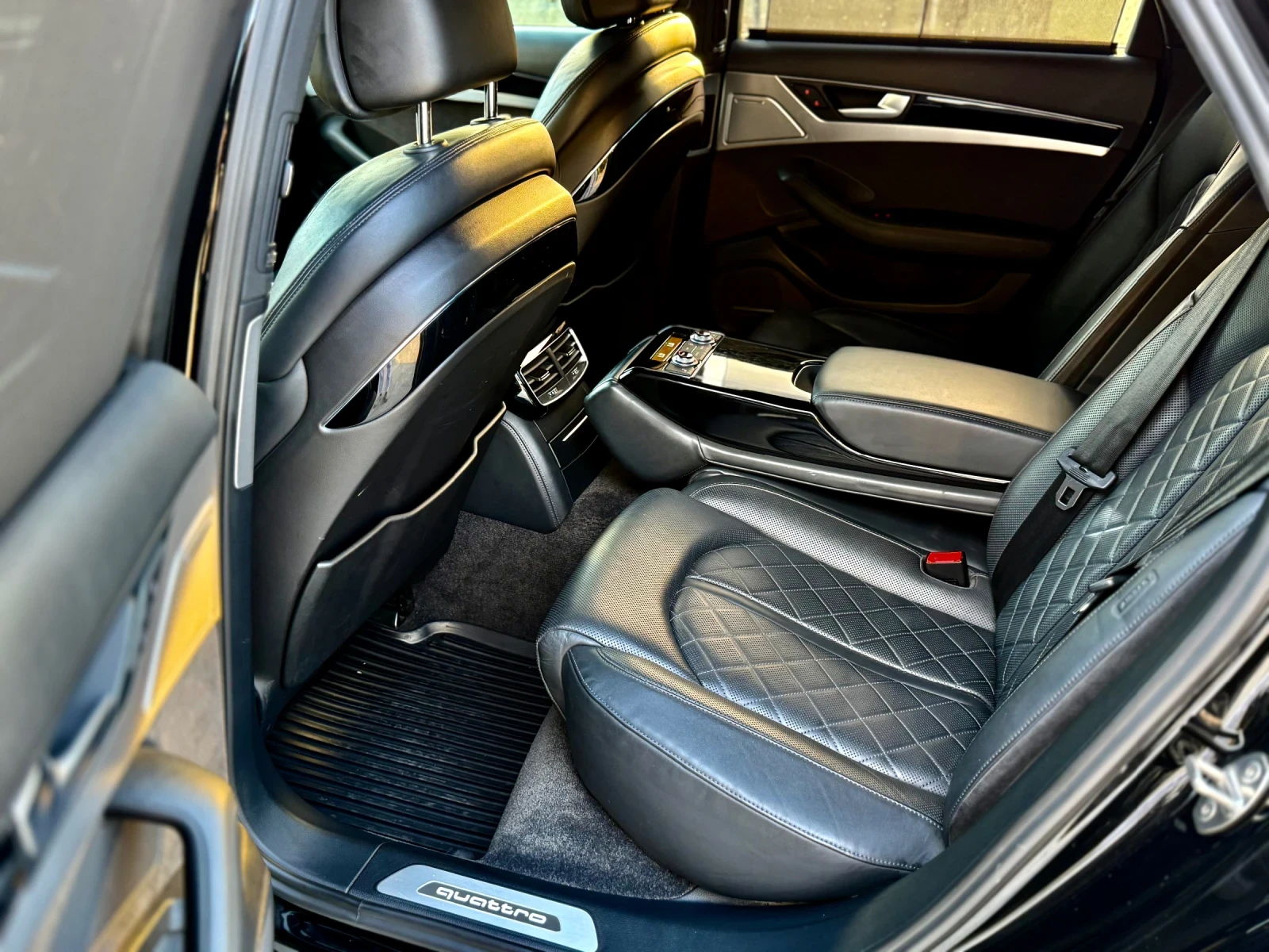 Audi A8 S8* 3.0TDI* Подгрев* Обдухване* Масаж* Distronic* , снимка 9 - Автомобили и джипове - 54955068