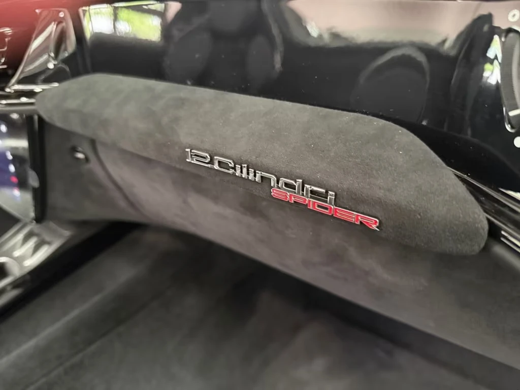 Ferrari 12 Cilindri spider CARBON / LIFT / 360 / MATRIX / GRIGIO SILVERSTONE, снимка 13 - Автомобили и джипове - 55069755