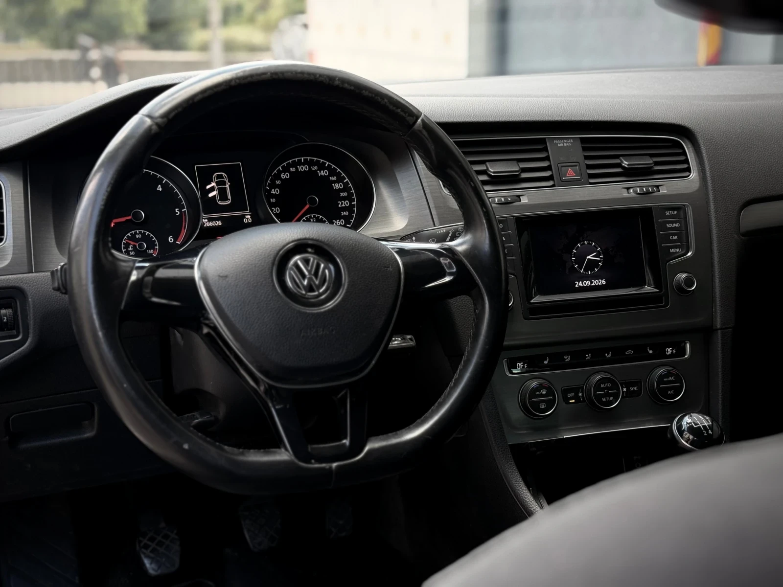VW Golf 1.6TDI, снимка 6 - Автомобили и джипове - 56214626