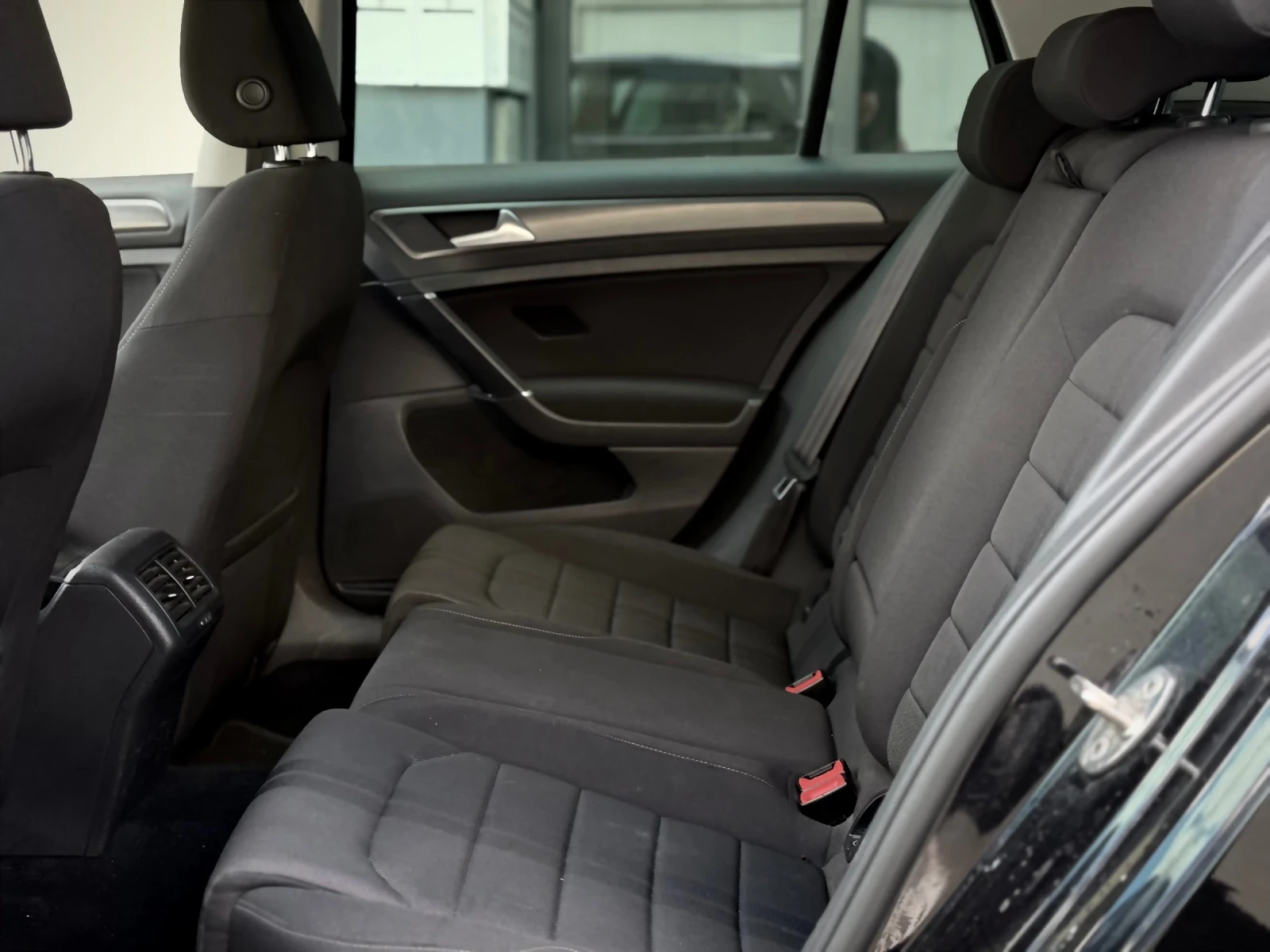 VW Golf 1.6TDI, снимка 7 - Автомобили и джипове - 56214626