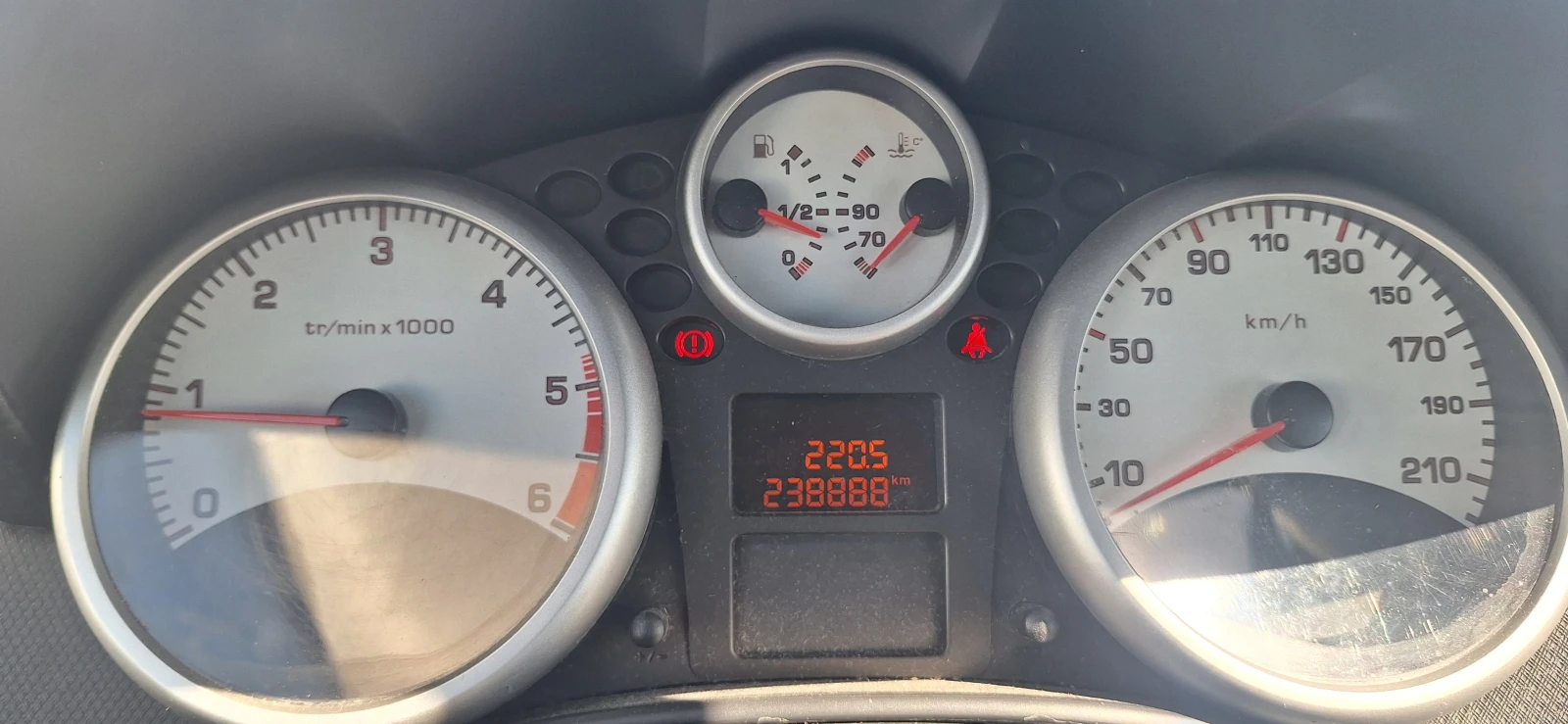 Peugeot 207, снимка 10 - Автомобили и джипове - 56327915