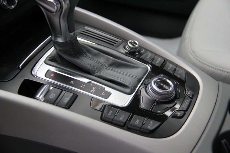 Audi Q5 2.0TDI/Led/Navi/Xenon/Quattro, снимка 12 - Автомобили и джипове - 43723830