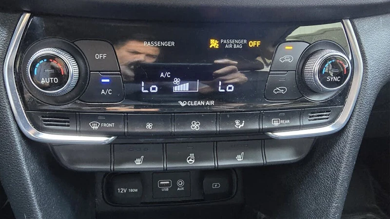 Hyundai Santa fe 2.4L Preferred AWD with Sun and Leather Package, снимка 12 - Автомобили и джипове - 53430992