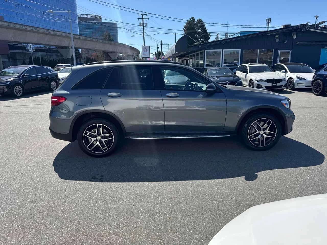 Mercedes-Benz GLC 300 /ПОДГРЕВИ/360 CAM/ПАНОРАМА/ 2 КЛЮЧА, снимка 3 - Автомобили и джипове - 54161908