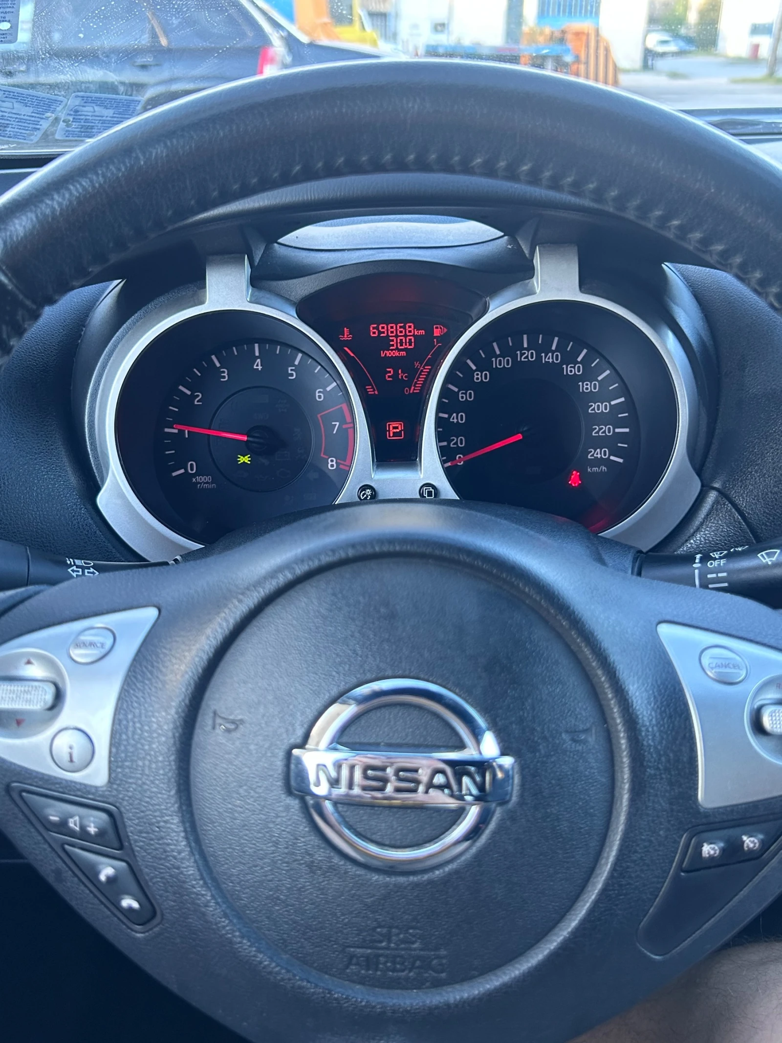 Nissan Juke, снимка 10 - Автомобили и джипове - 54398756