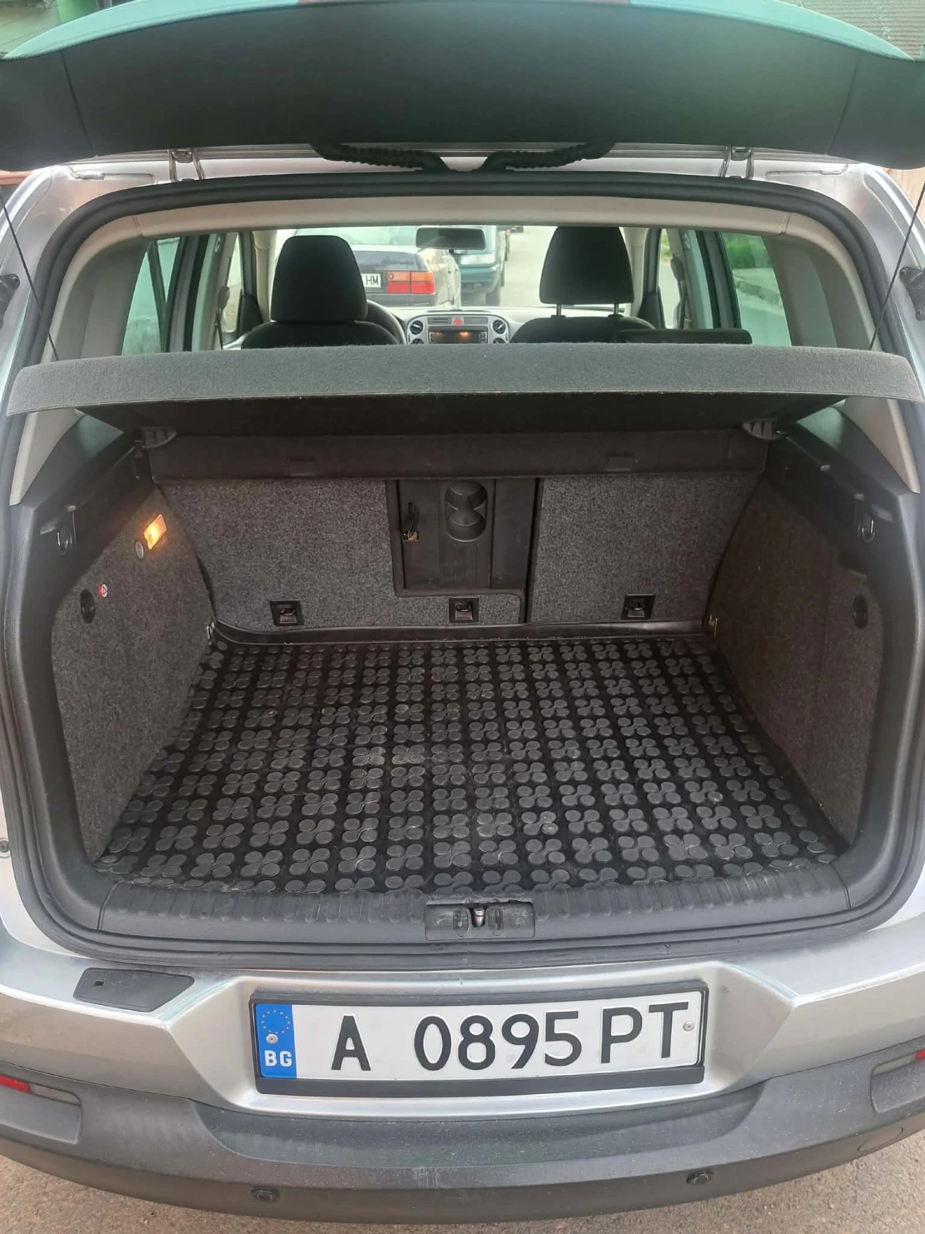 VW Tiguan 2.0 TDI, снимка 6 - Автомобили и джипове - 54445057
