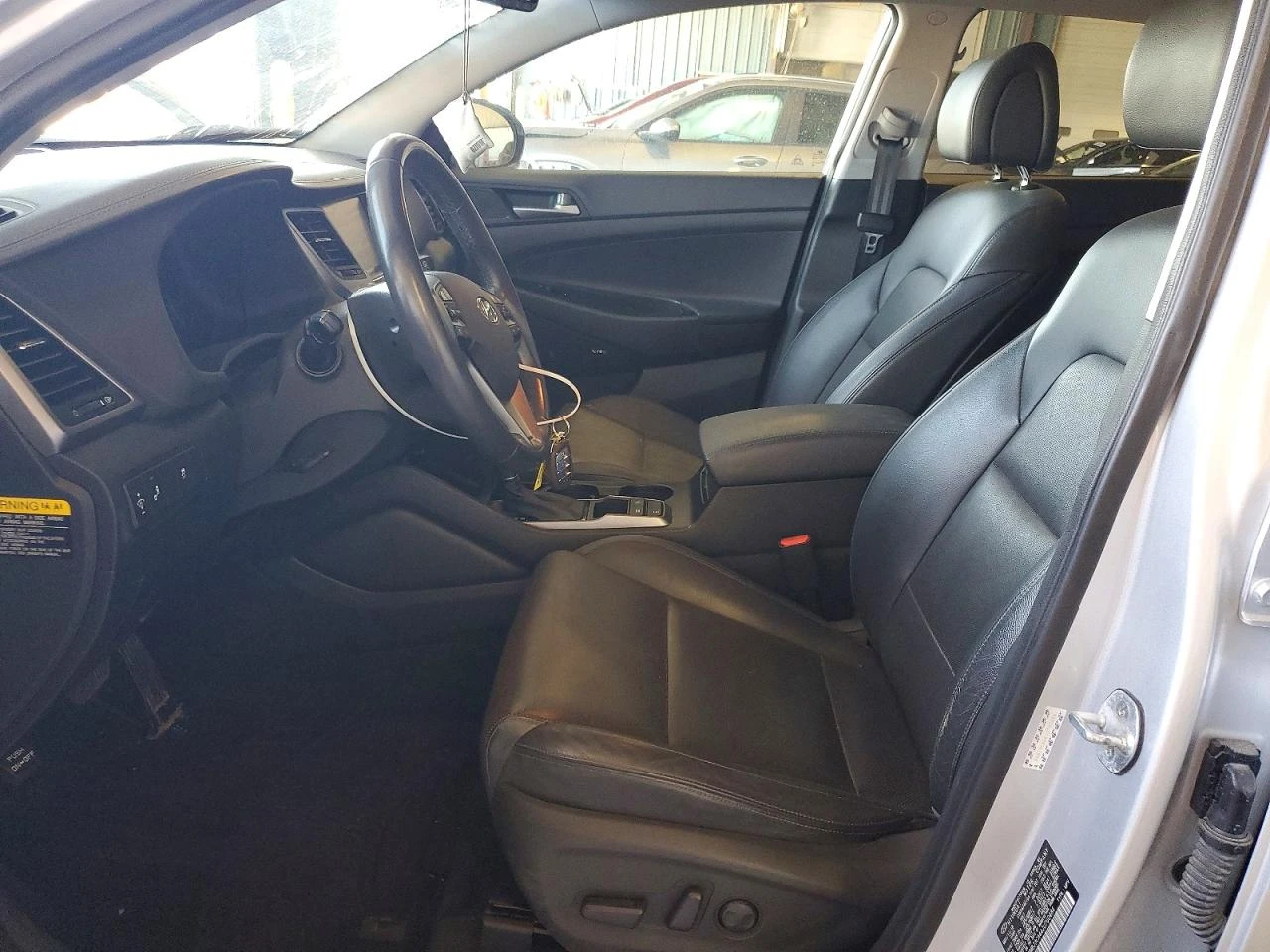 Hyundai Tucson 2.0l Sel Plus, снимка 7 - Автомобили и джипове - 54732700