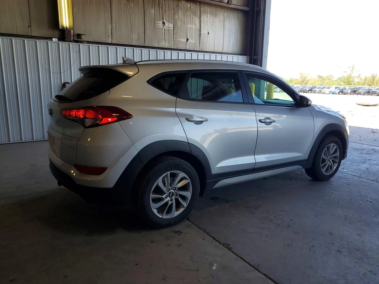 Hyundai Tucson 2.0l Sel Plus, снимка 3 - Автомобили и джипове - 54732700