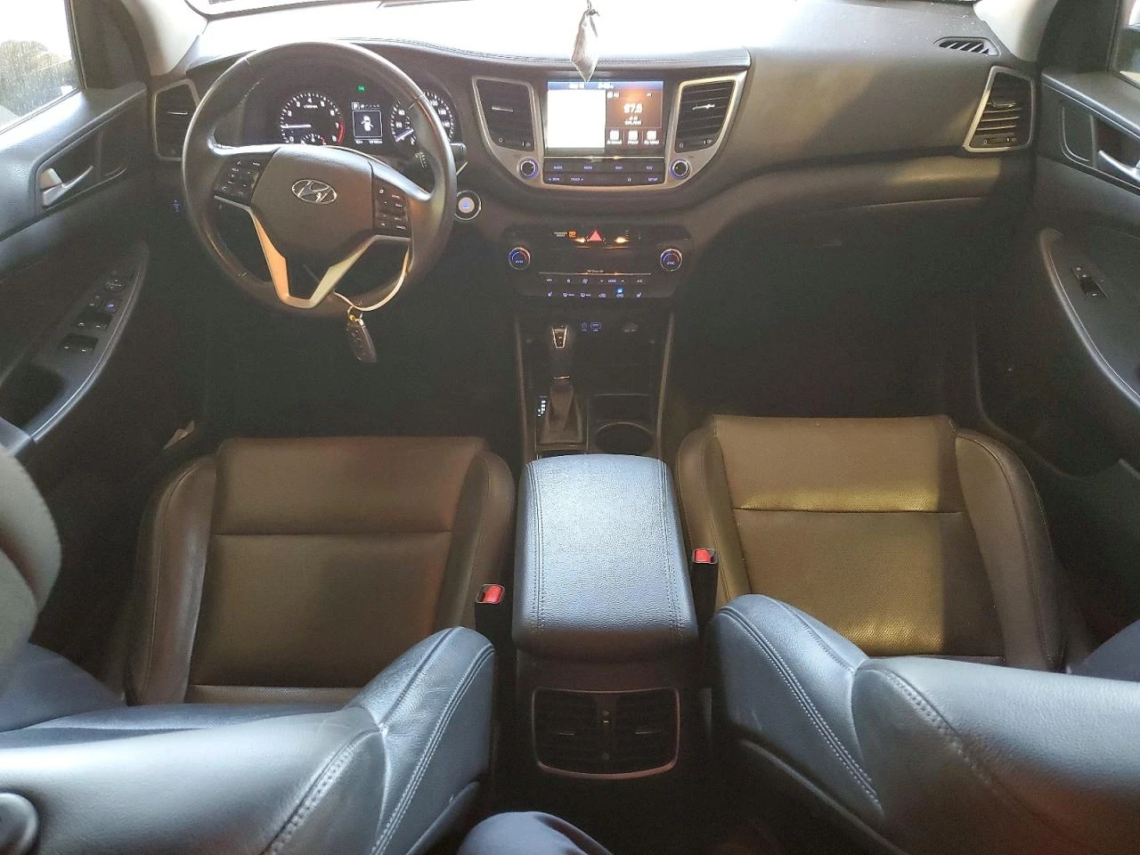 Hyundai Tucson 2.0l Sel Plus, снимка 8 - Автомобили и джипове - 54732700
