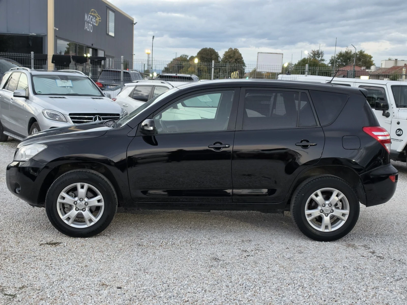 Toyota Rav4 2.2, снимка 8 - Автомобили и джипове - 56583634