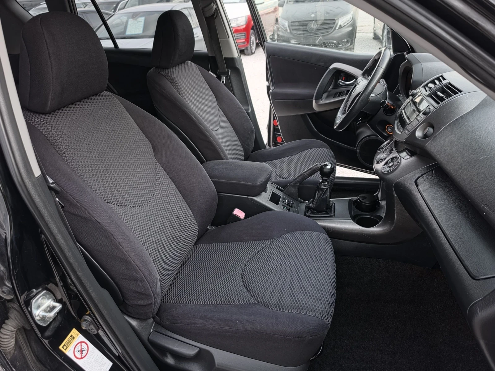 Toyota Rav4 2.2, снимка 13 - Автомобили и джипове - 56583634