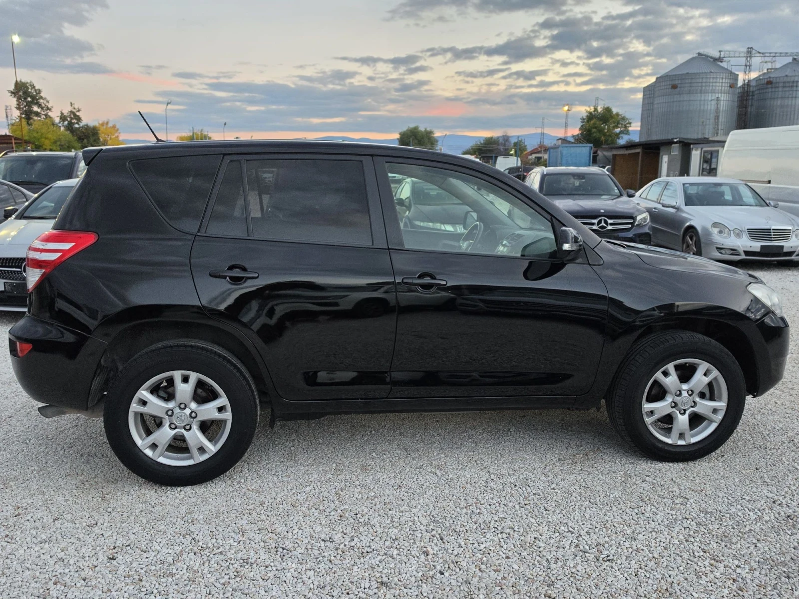 Toyota Rav4 2.2, снимка 4 - Автомобили и джипове - 56583634