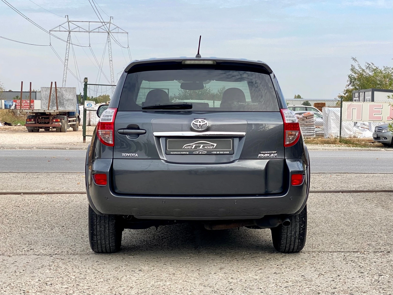 Toyota Rav4 2.2 D-4D* Executive* КАТО НОВА!, снимка 3 - Автомобили и джипове - 56658102