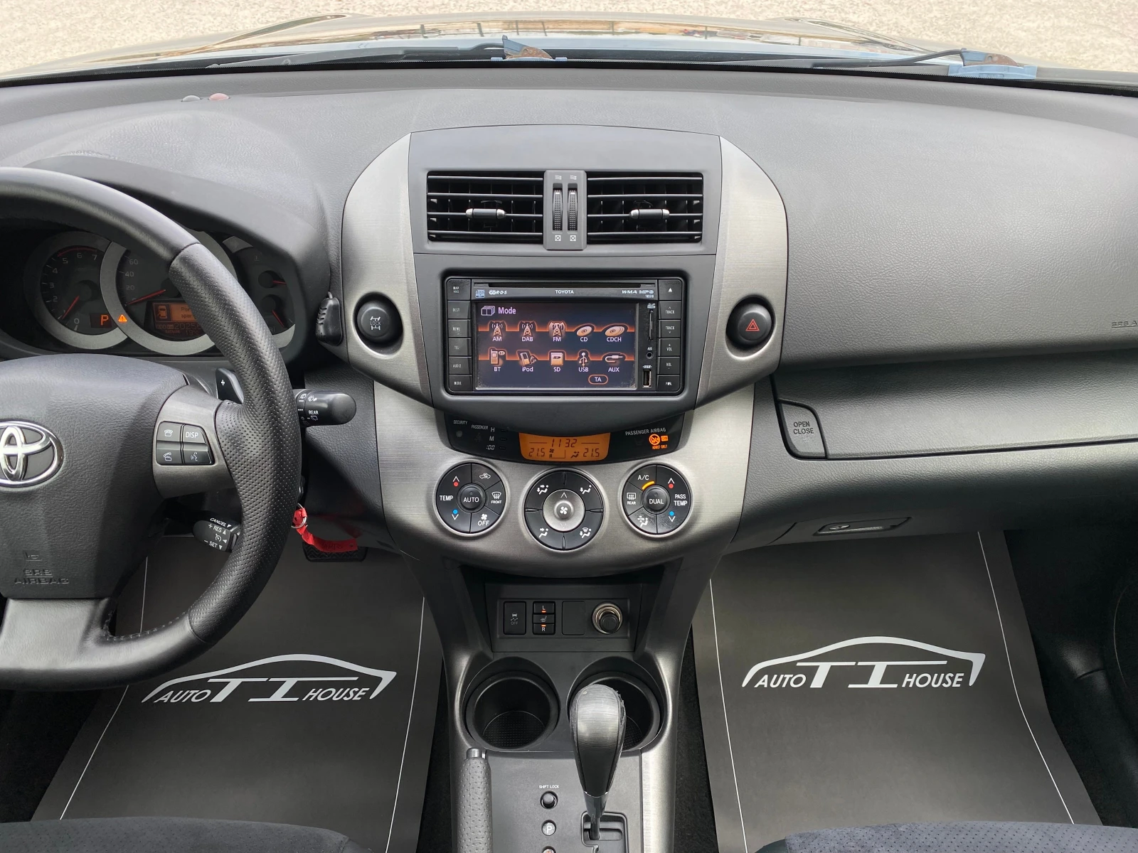 Toyota Rav4 2.2 D-4D* Executive* КАТО НОВА!, снимка 12 - Автомобили и джипове - 56658102
