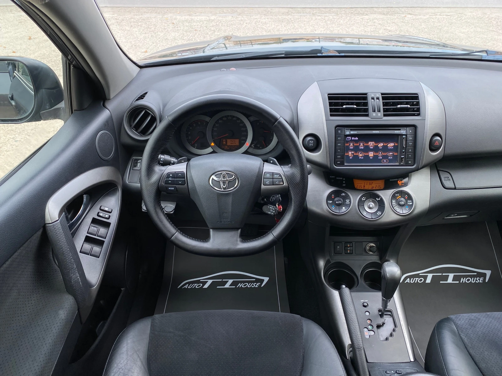 Toyota Rav4 2.2 D-4D* Executive* КАТО НОВА!, снимка 11 - Автомобили и джипове - 56658102