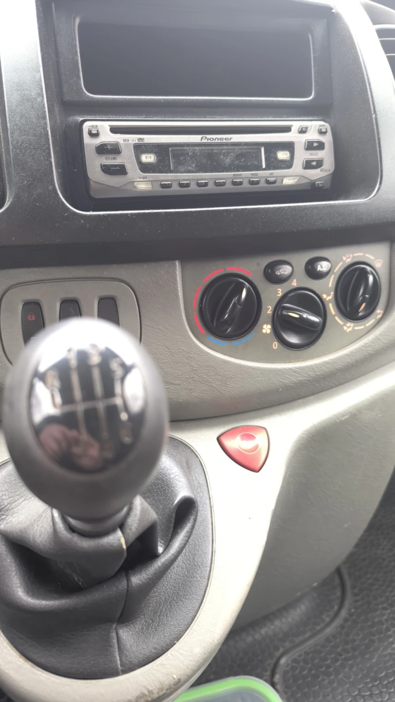 Renault Trafic Катафалка, снимка 9 - Бусове и автобуси - 53586657