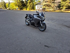     Honda Vfr 1200F 37000km.