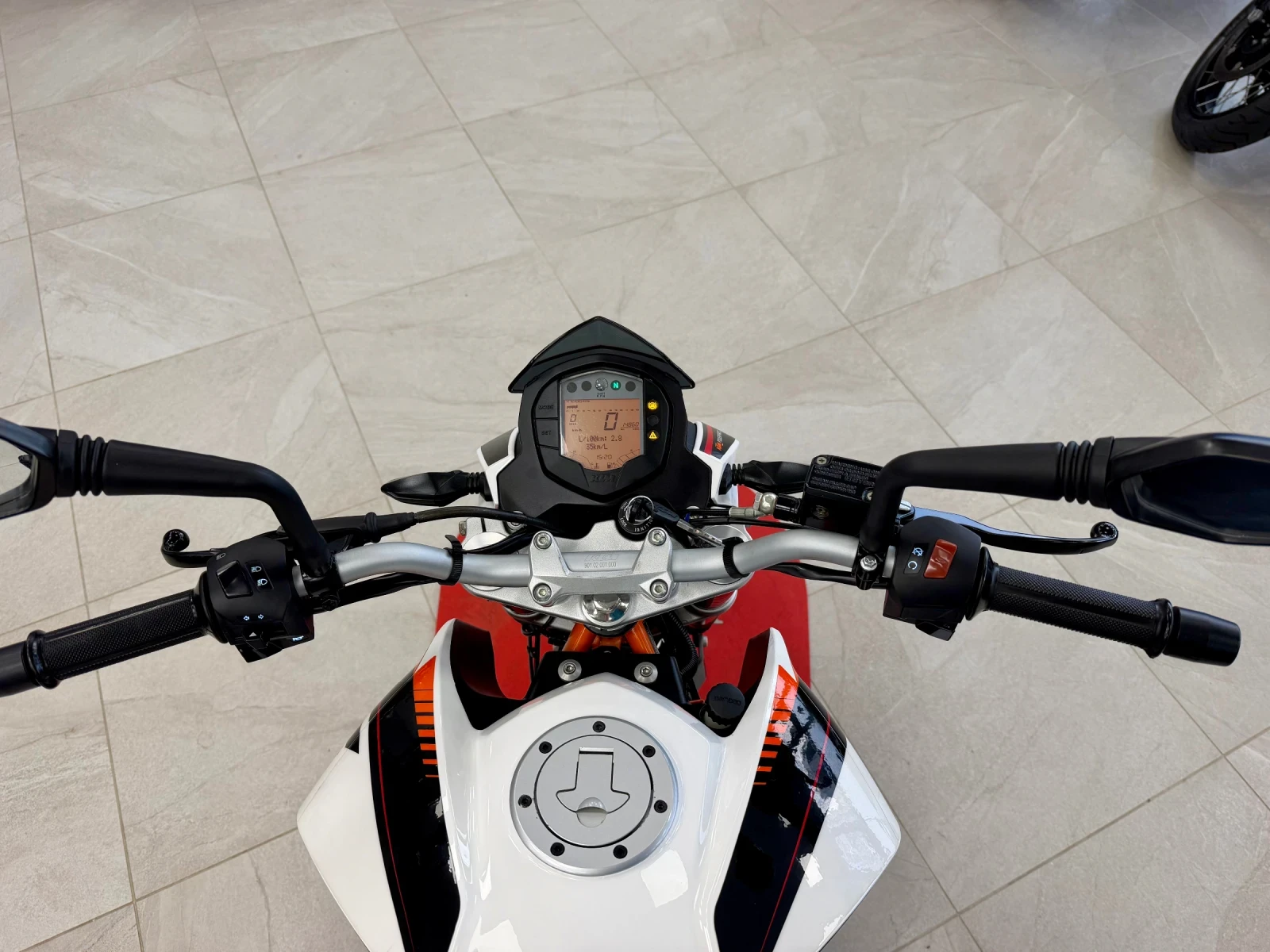 Ktm Duke 390 A2 2014 - 143 евро/месец , снимка 8 - Мотоциклети и мототехника - 55611695