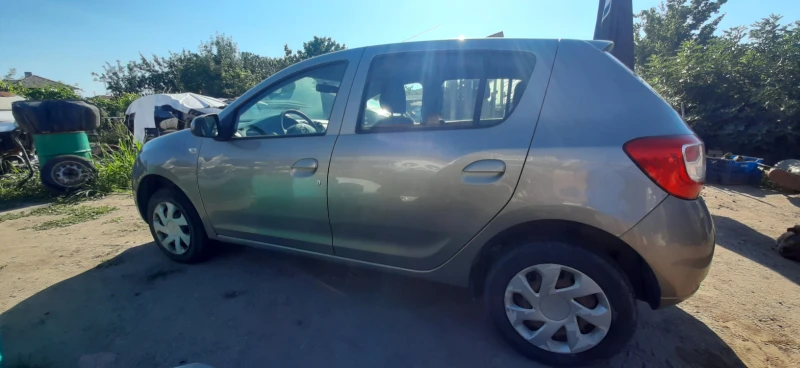 Dacia Sandero 1.5 DCI, снимка 7 - Автомобили и джипове - 47403356