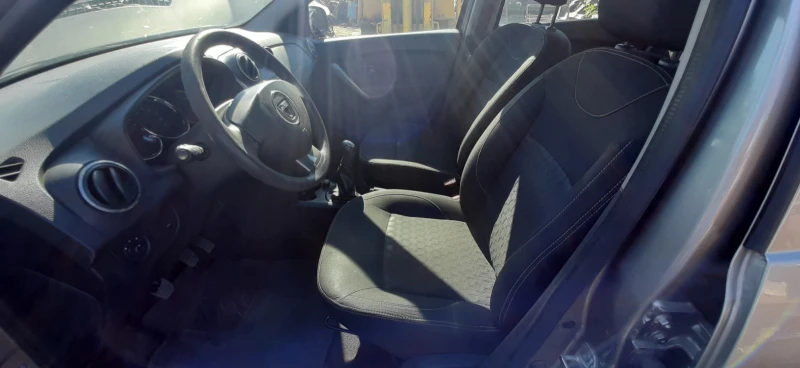 Dacia Sandero 1.5 DCI, снимка 10 - Автомобили и джипове - 47080187