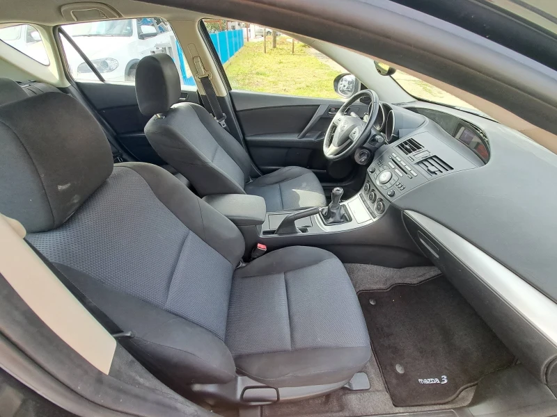 Mazda 3, снимка 9 - Автомобили и джипове - 47331347