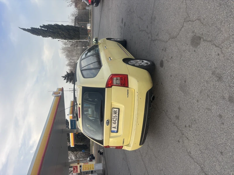 Kia Carens, снимка 4 - Автомобили и джипове - 49547385