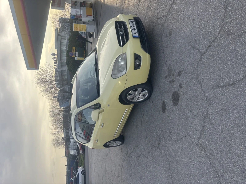 Kia Carens, снимка 1 - Автомобили и джипове - 49547385