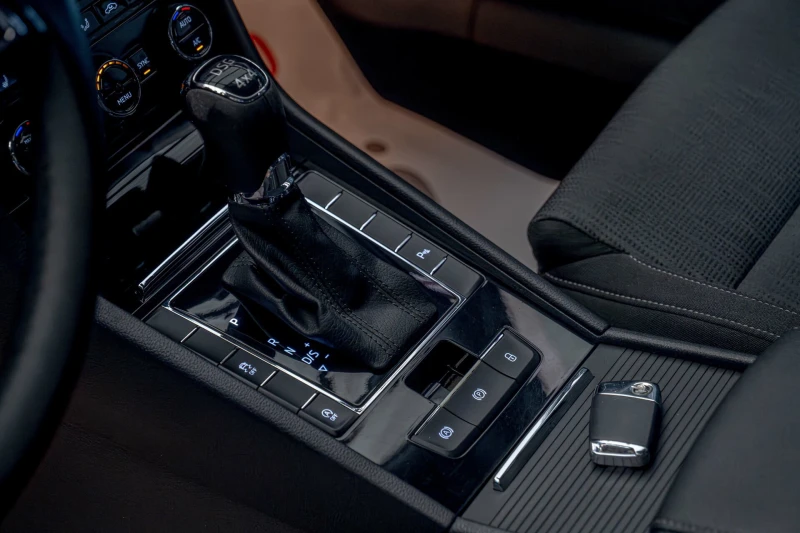 Skoda Superb 2.0TDI/DSG/ParkPilot/4x4/AirCare/Подгрев, снимка 9 - Автомобили и джипове - 53056139