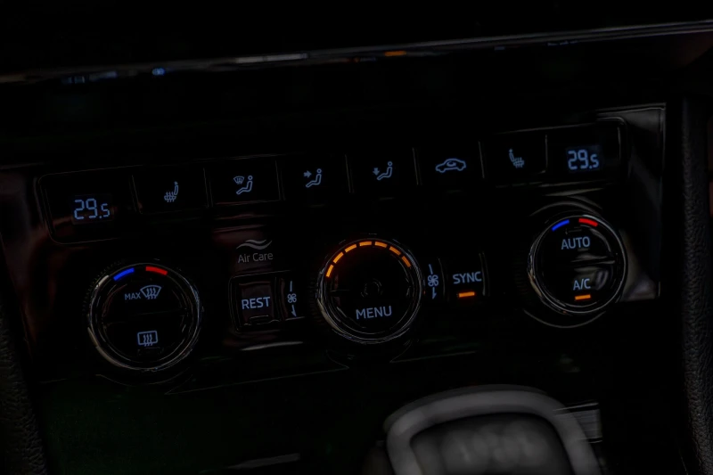 Skoda Superb 2.0TDI/DSG/ParkPilot/4x4/AirCare/Подгрев, снимка 10 - Автомобили и джипове - 53056139