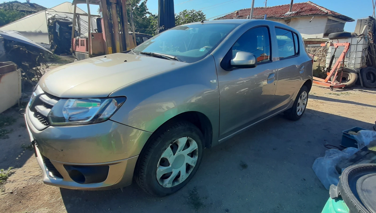 Dacia Sandero 1.5 DCI - изображение 8