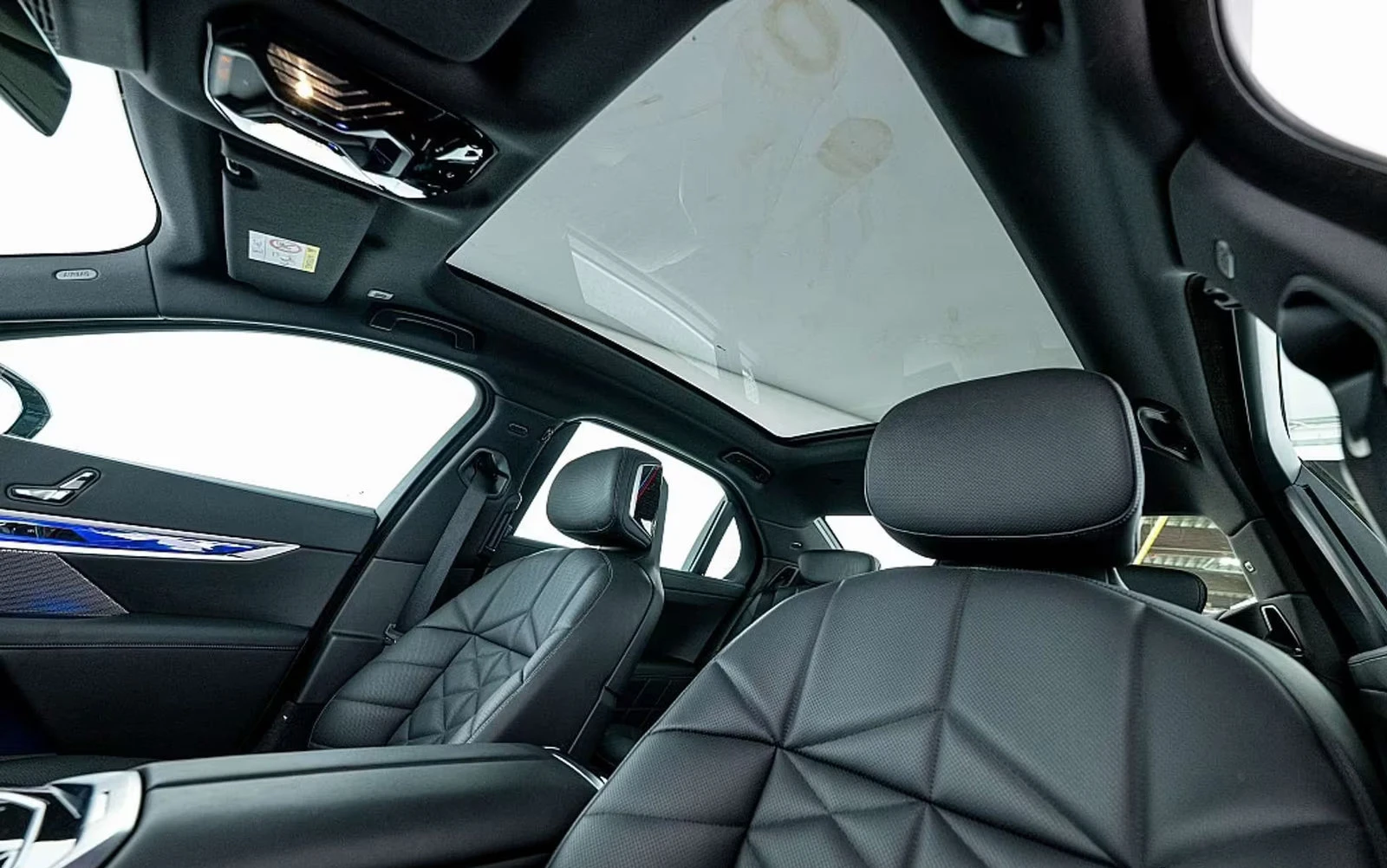 BMW i7 eDrive50/455HP/M-SPORT/PANO/B&W/MEMO/HUD/734g - изображение 6