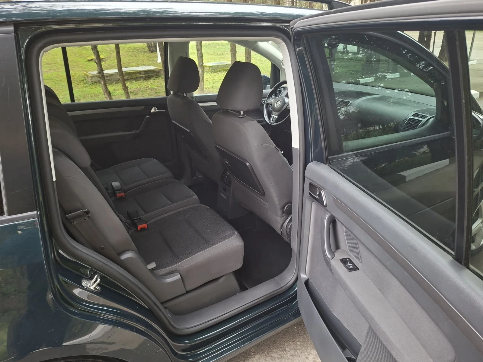 VW Touran 2000TDI 140kc, снимка 11 - Автомобили и джипове - 53938685